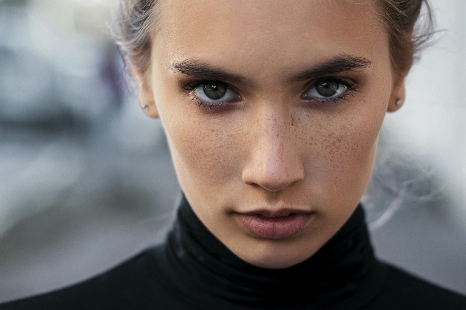 Who Is This Model? How to Identify or Find a Model by Photo (2026)