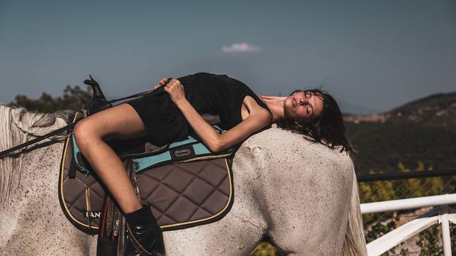 Коммерческие модели или уличный кастинг: что выбрать бренду