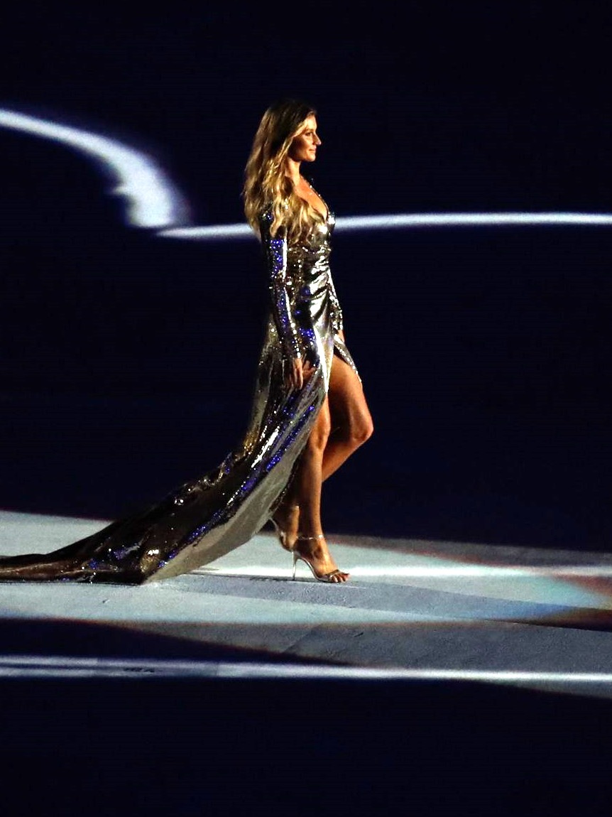 Gisele Bündchen crossing the Maracanã in silver at the Rio 2016 opening ceremony