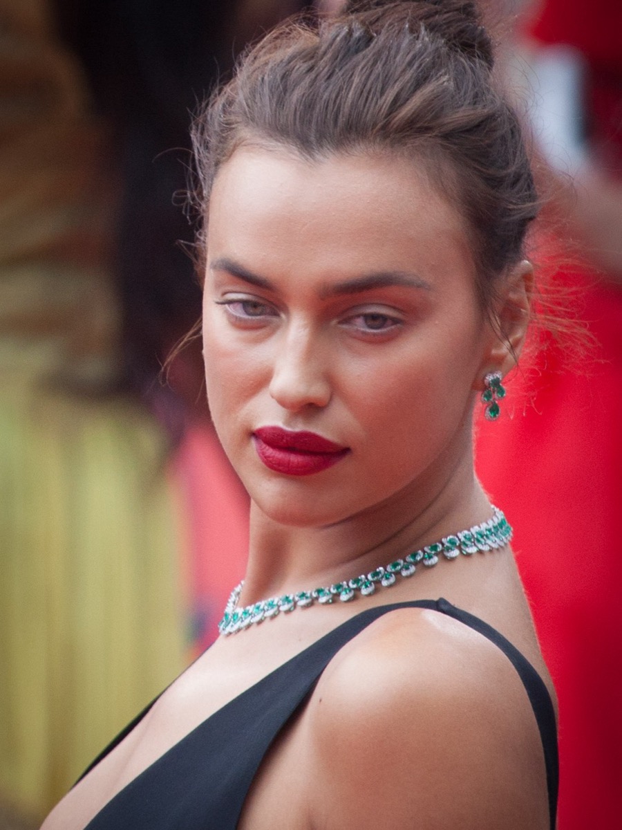 Irina Shayk in an emerald necklace on the Cannes red carpet, 2018