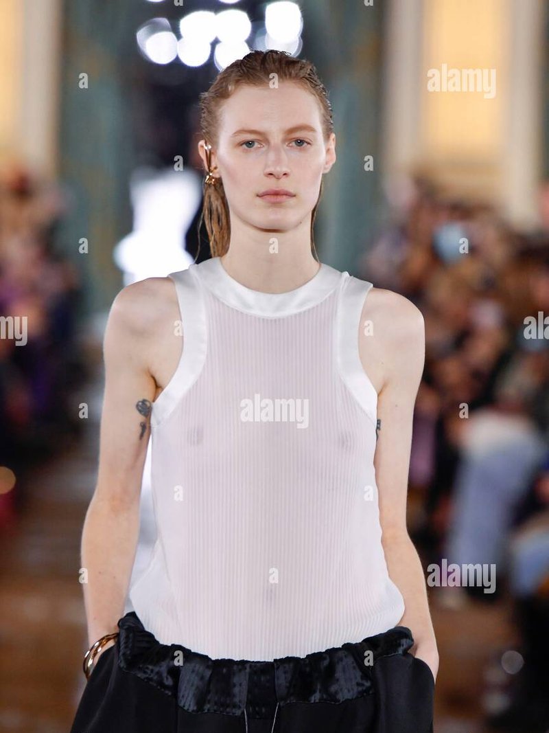 Julia Nobis — photo 3