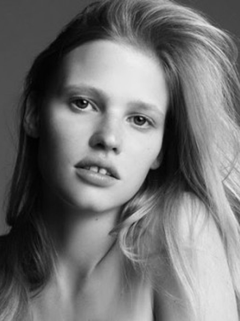 Lara Stone — photo 2