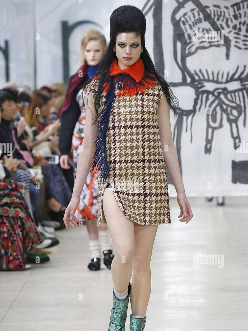 Lily Mcmenamy — photo 3
