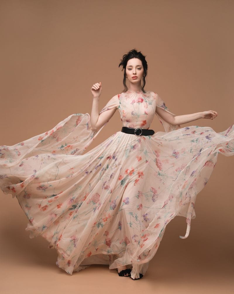 Emma Dumont — photo 1