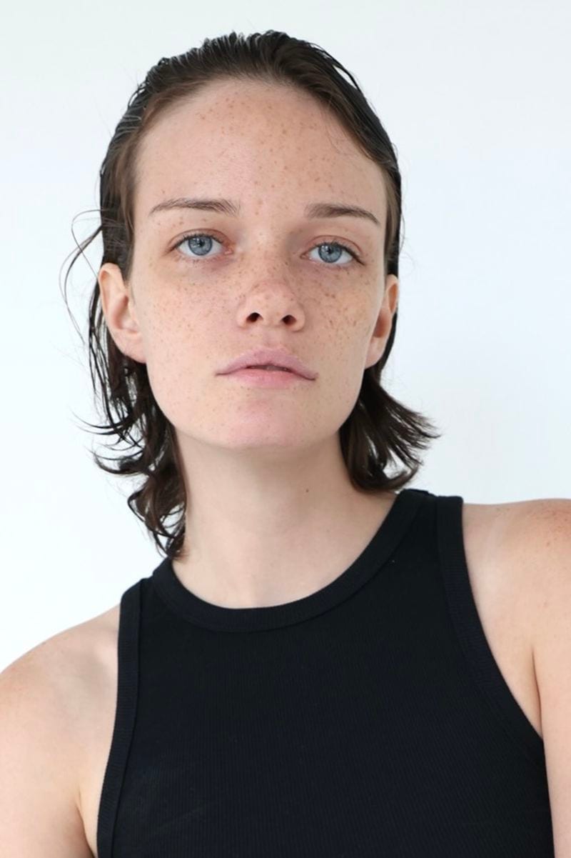 Megan Miles — photo 1