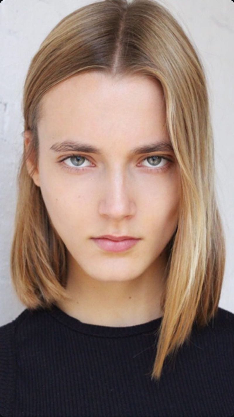 Chloe Lambert — photo 1