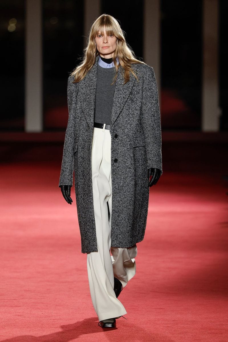 Julia Stegner — photo 5