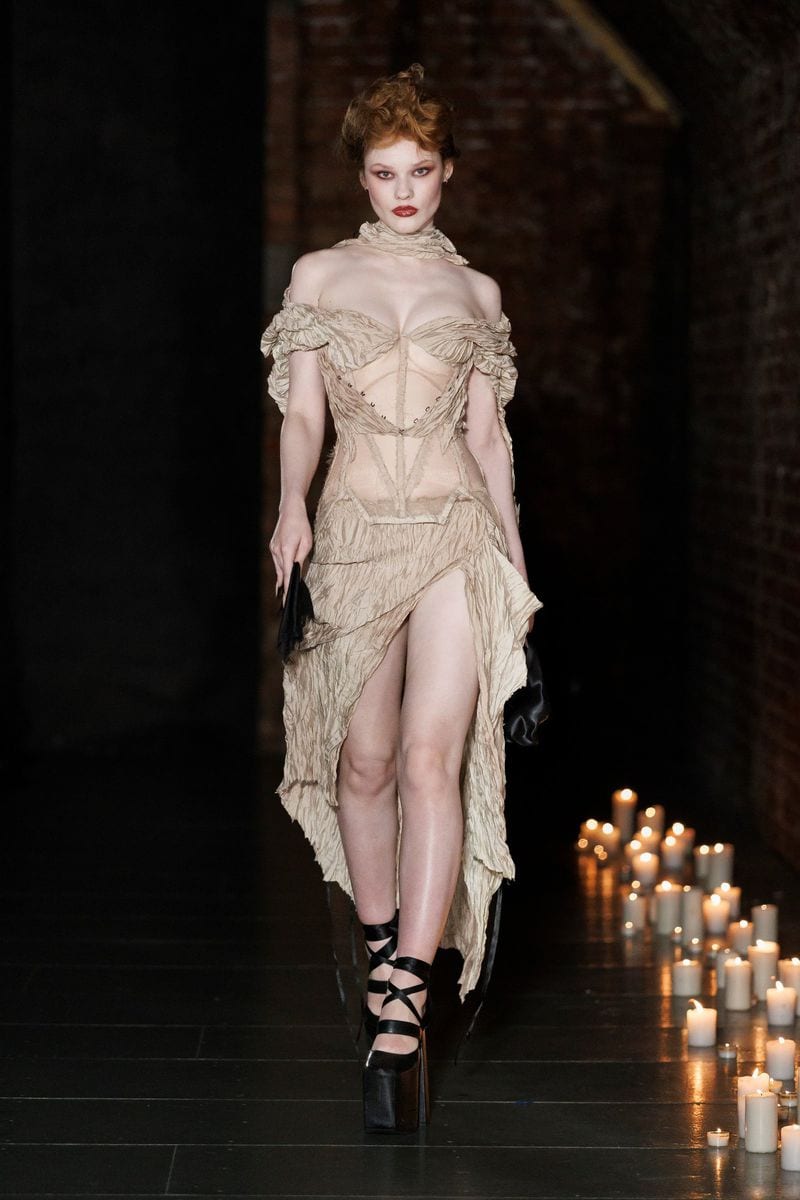 Lola Varley — photo 4
