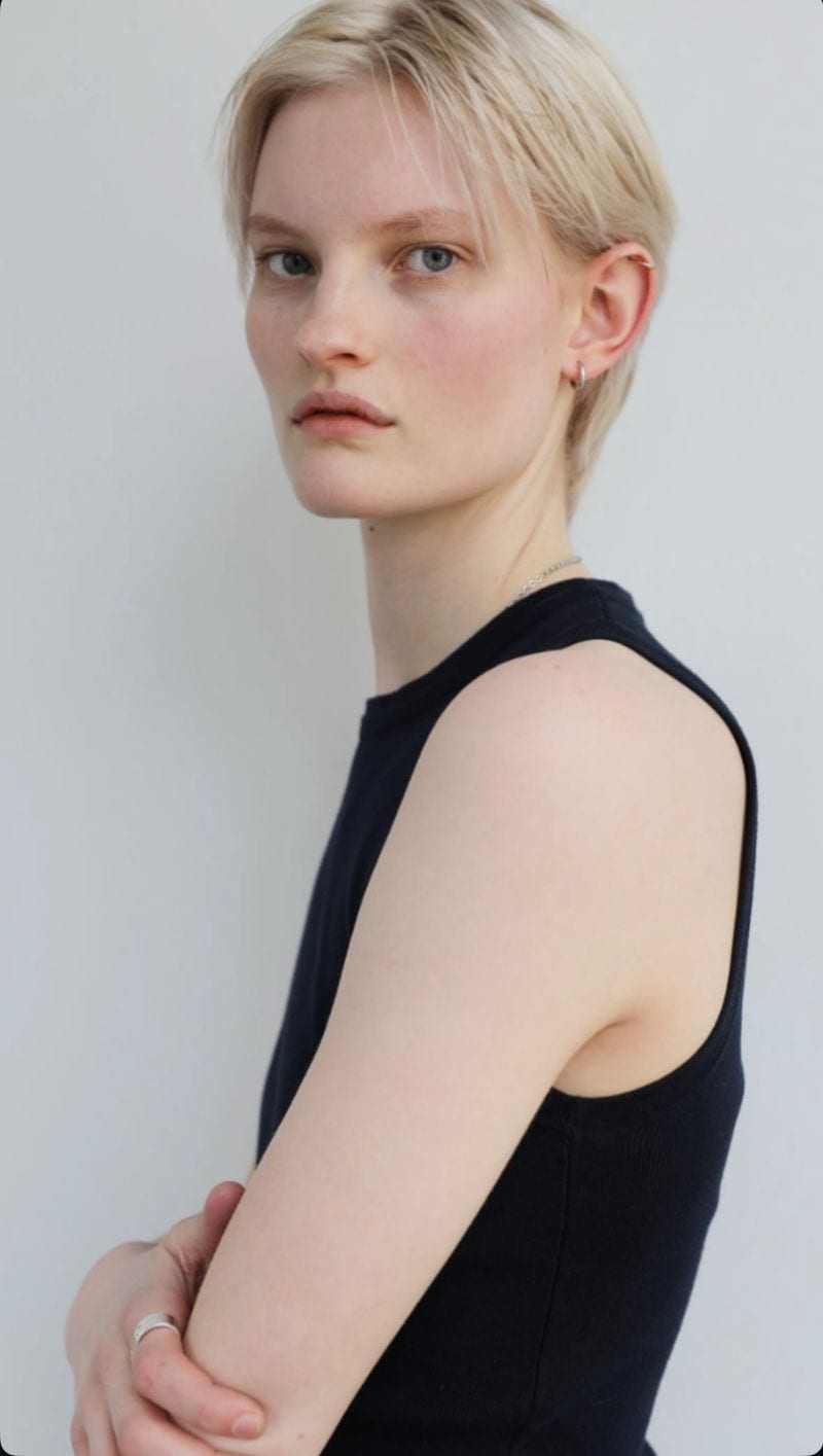 Lauren Theobald — photo 1