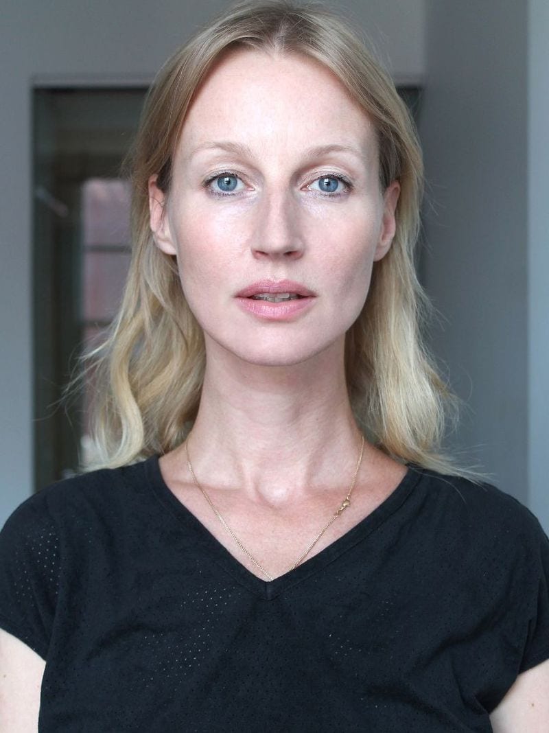 Esther De Jong — photo 1