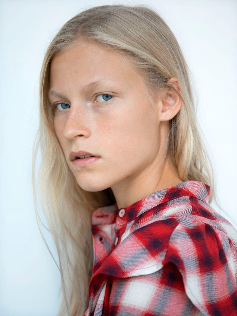 Zoe Louis — photo 1