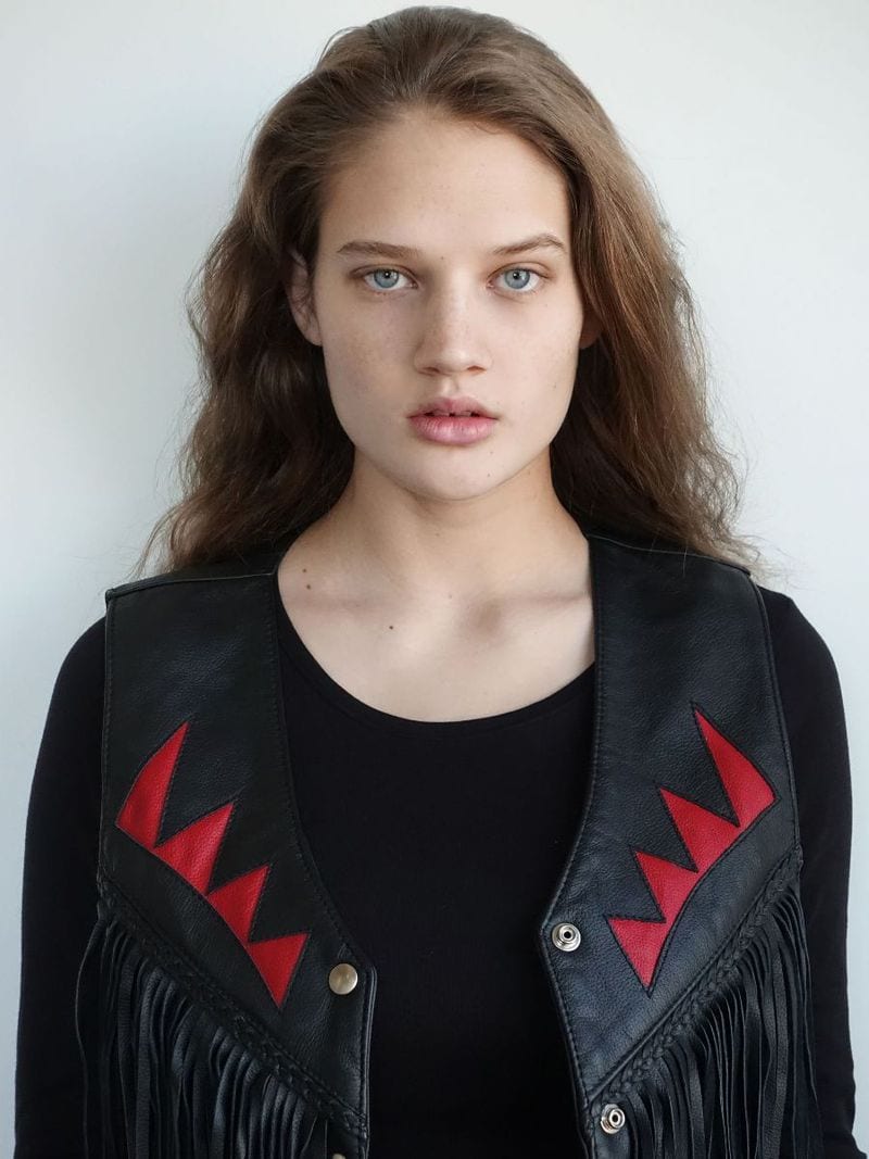Callie Dixon — photo 1