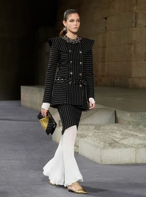 Chanel Pre-Fall 2019 Métiers d'Art Show ... — Chanel