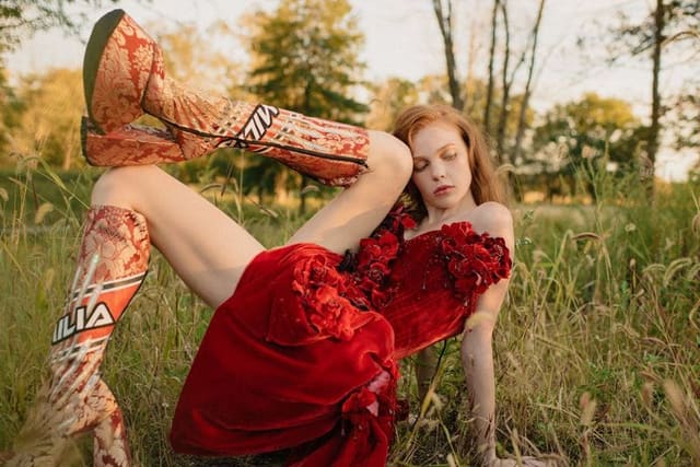 Naujosios romantikos sugrįžimas — L'Officiel Lithuania