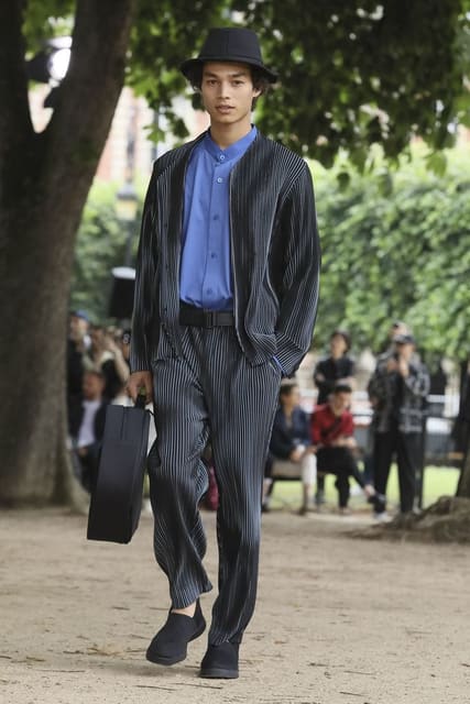 Homme Plissé Issey Miyake S/S 20 Men's S... — Issey Miyake