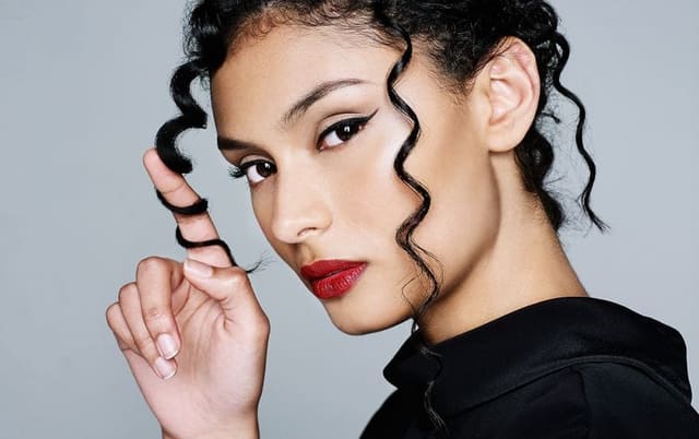 The Power of Eyeliner: The Strokes That ... — Shiseido
