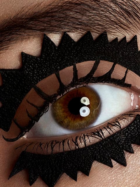 Two Beautiful Eyes — Elle Bulgaria