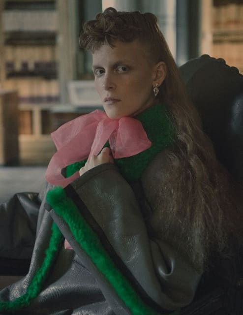 The captive dreamers — Numéro Russia