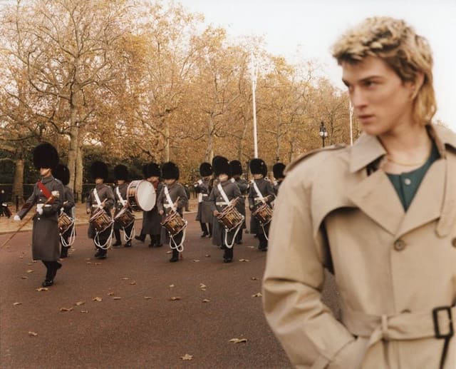 A Stroll by the Palace — Vogue.it