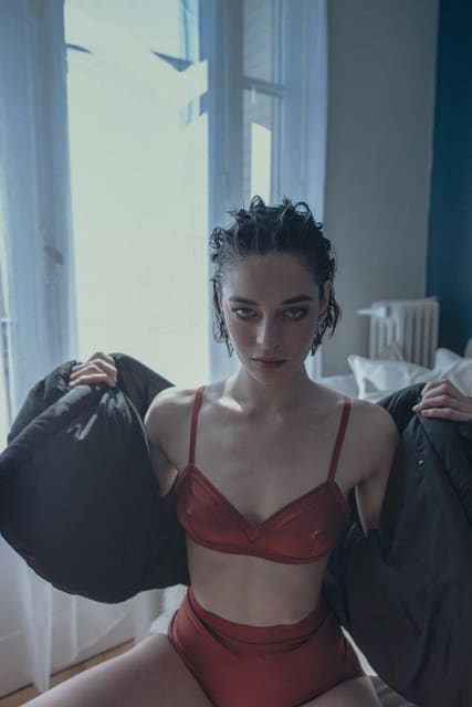 Adda Zmora by Laurie Lou — L'Officiel Indonesia