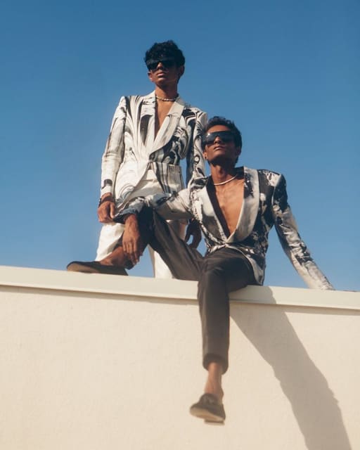 Seeing Double — V Man online