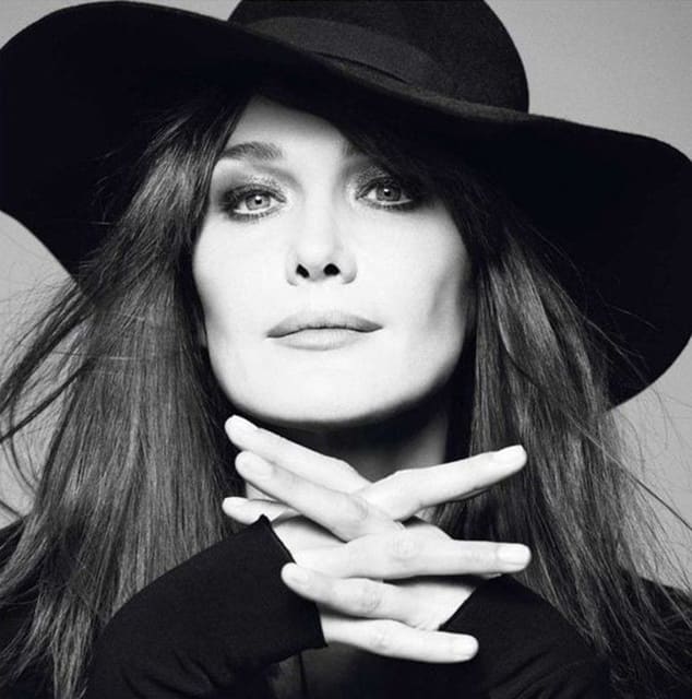 Les Sept Vies De Carla Bruni — Vogue France