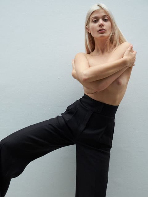 SELF PORTRAIT BY LARISSA HOFMANN — Casasola