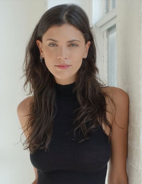 Thais Oliveira