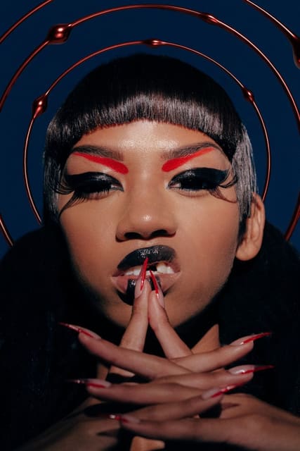 Makeup Artist Raisa Flowers Presses Rese... — VOGUE.com