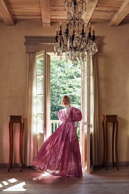 Statuesque — L'Officiel Fashion Book Australia
