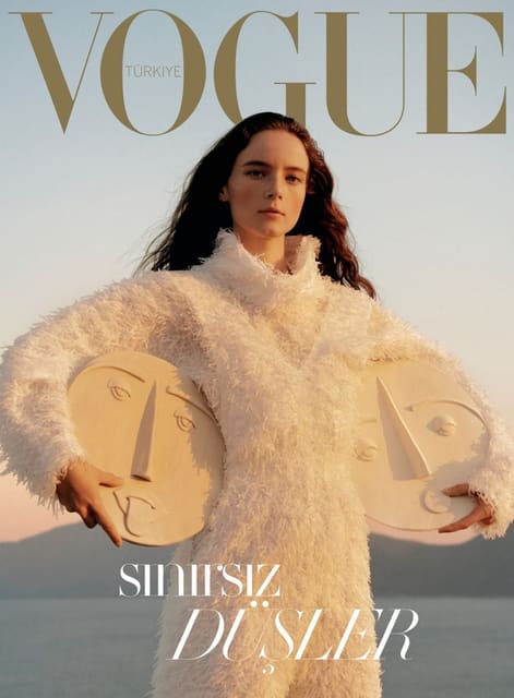 Vogue Turkey December/January 2020/21 Co... — Vogue Türkiye