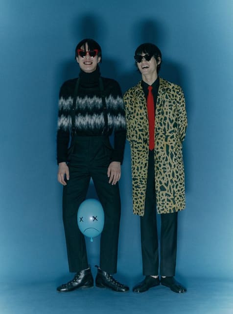 A strange scene of blue light — GQ Korea
