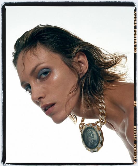 Anja Rubik — Vogue Czechoslovakia