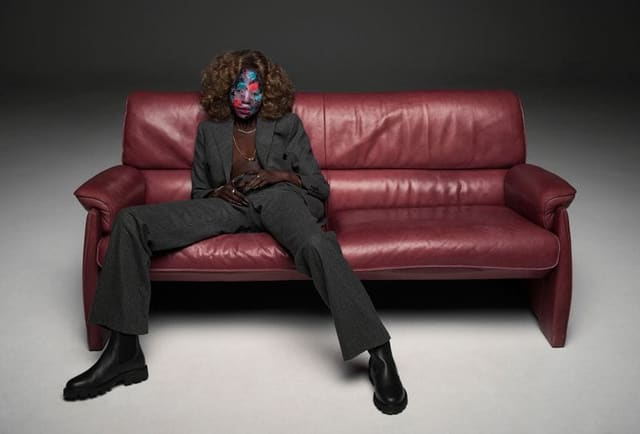 Couch Surfing — Carcy Magazine