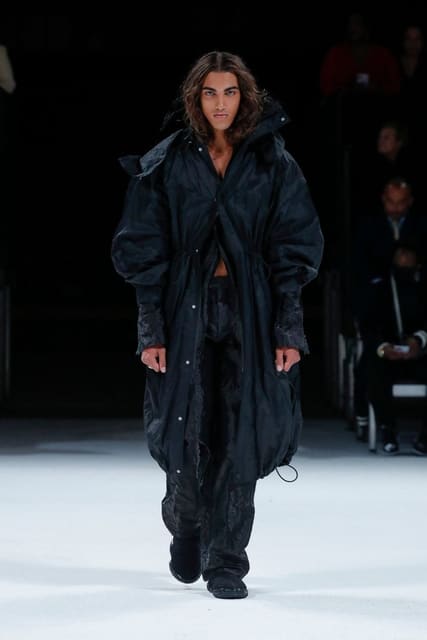 Bottega Veneta Salon 03 S/S 22 Show Detr... — Bottega Veneta