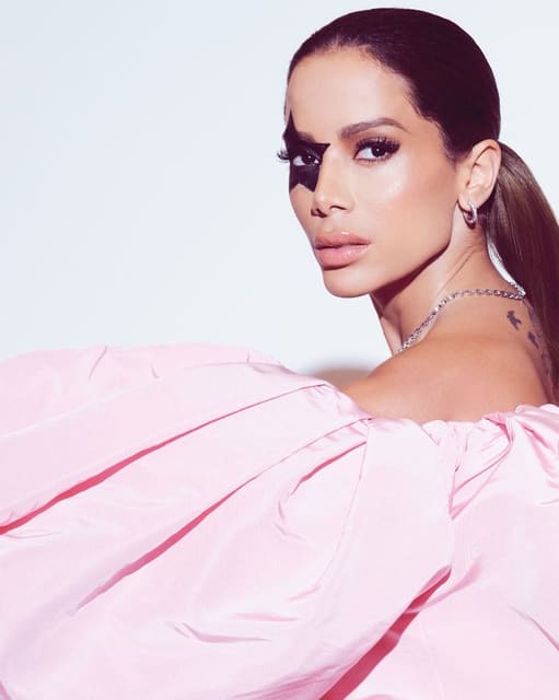 Pílulas de Anitta — Harper's Bazaar Brazil