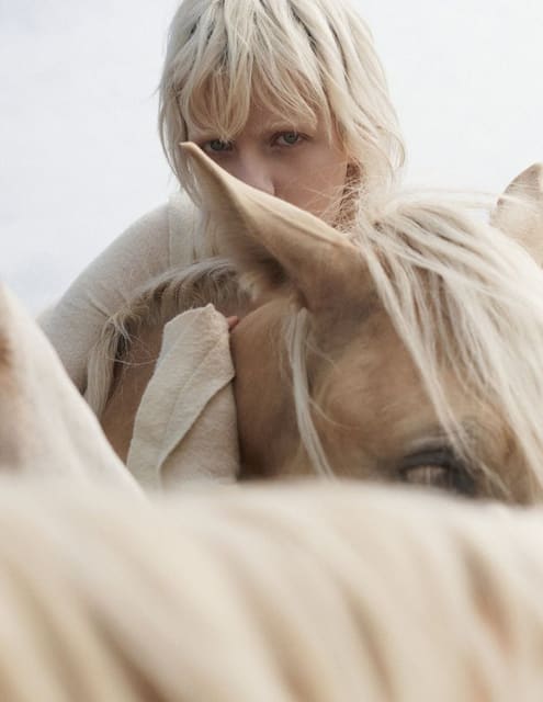 Pony und Kleid by Ansgar Sollmann — Tush Magazine