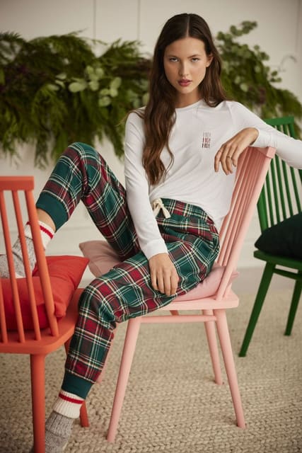 Pyjamas Noël Campaign by William Arcand — Simons Canada