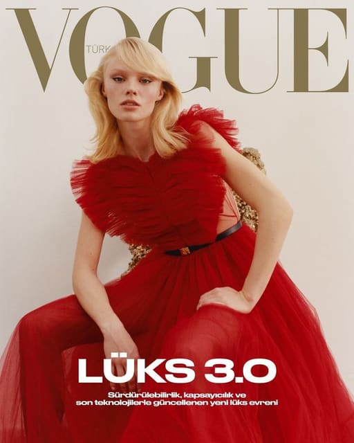 Vogue Turkey December 2021 Cover — Vogue Türkiye