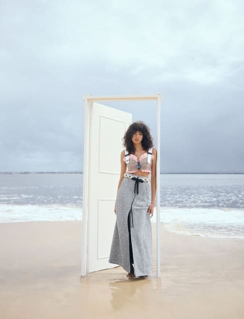 Anna Siddqui by Diego Lorenzo Jose — Elle Kazakhstan