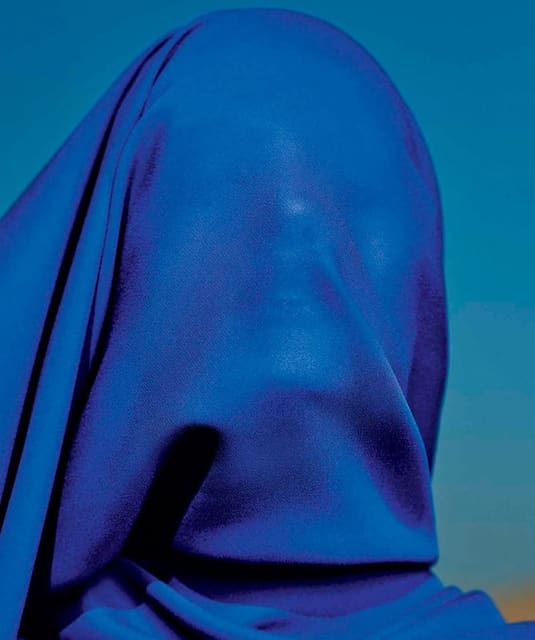 Negro & Azul — Harper's Bazaar Chile