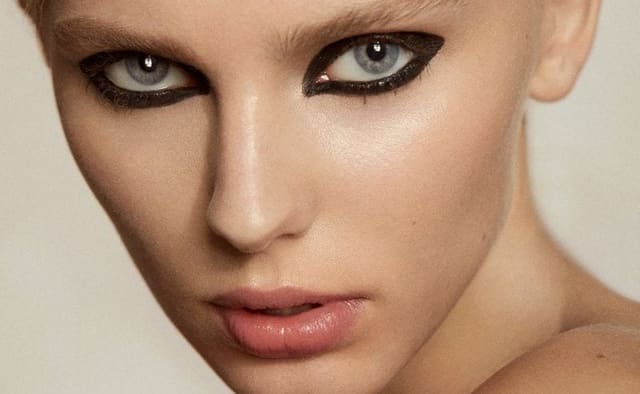 GAME OF GLANCES — L'Officiel Baltic
