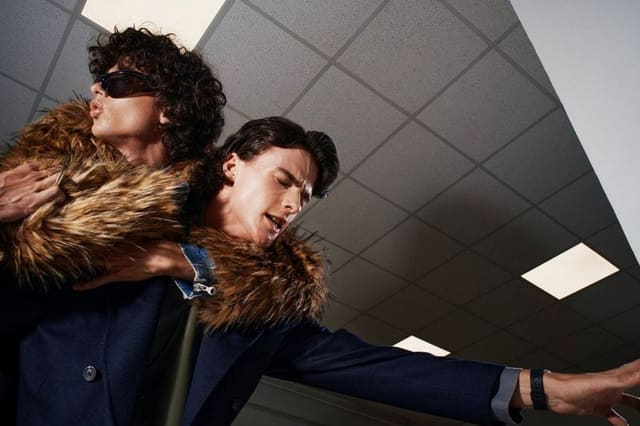 HOLD THE LINE — Esquire Italia