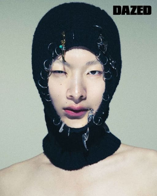 피부를 뚫고 튀어나온 성장통. — Dazed & Confused Korea