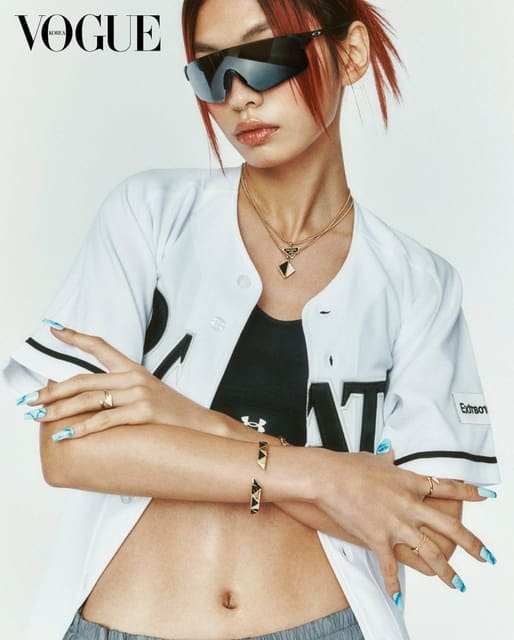 움직이는 우리, 반짝이는 찰나 Photographer Yeji Lee — Vogue Korea