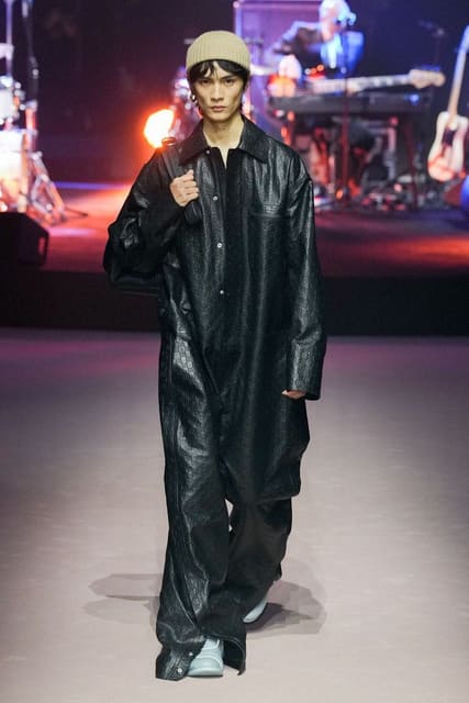 Kin Huang — 4