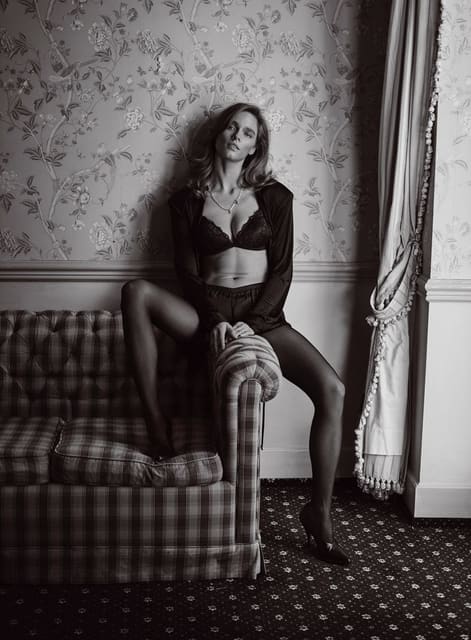 Svestiti, Usciamo by Chiara Romagnoli — Vanity Fair Italia