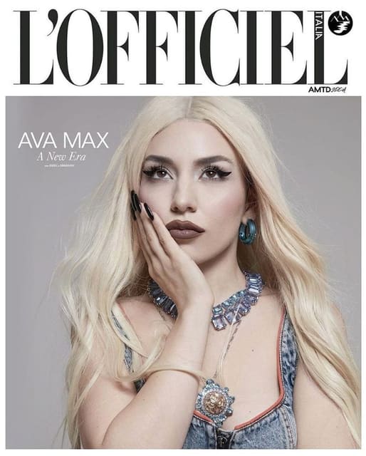 L'Officiel Italia January 2023 Digital C... — L'Officiel Italia