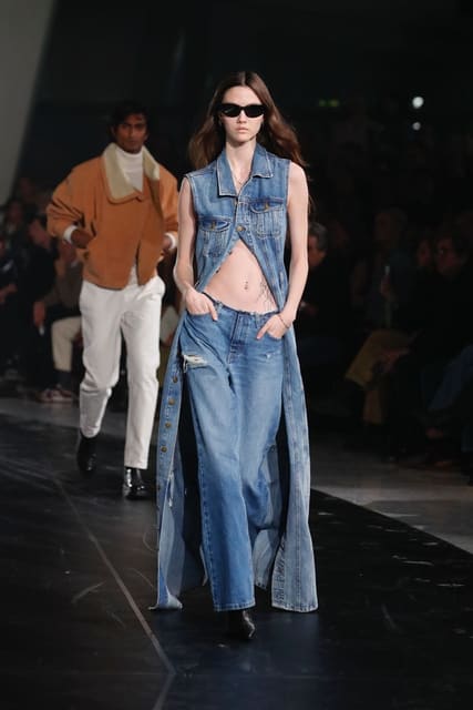 Lois Jeans FW23 Show — Lois Jeans