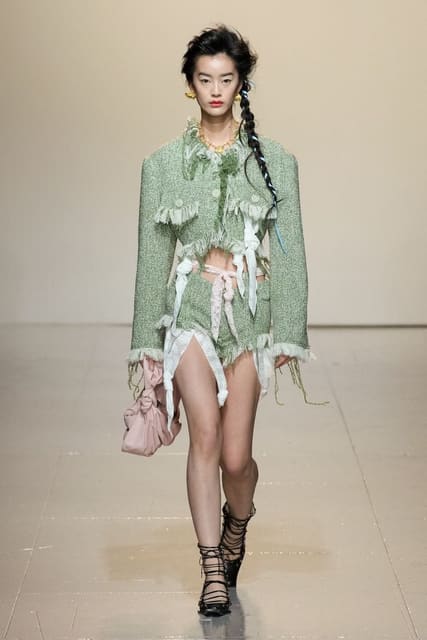 Yuhan Wang F/W 23 Show — Yuhan Wang